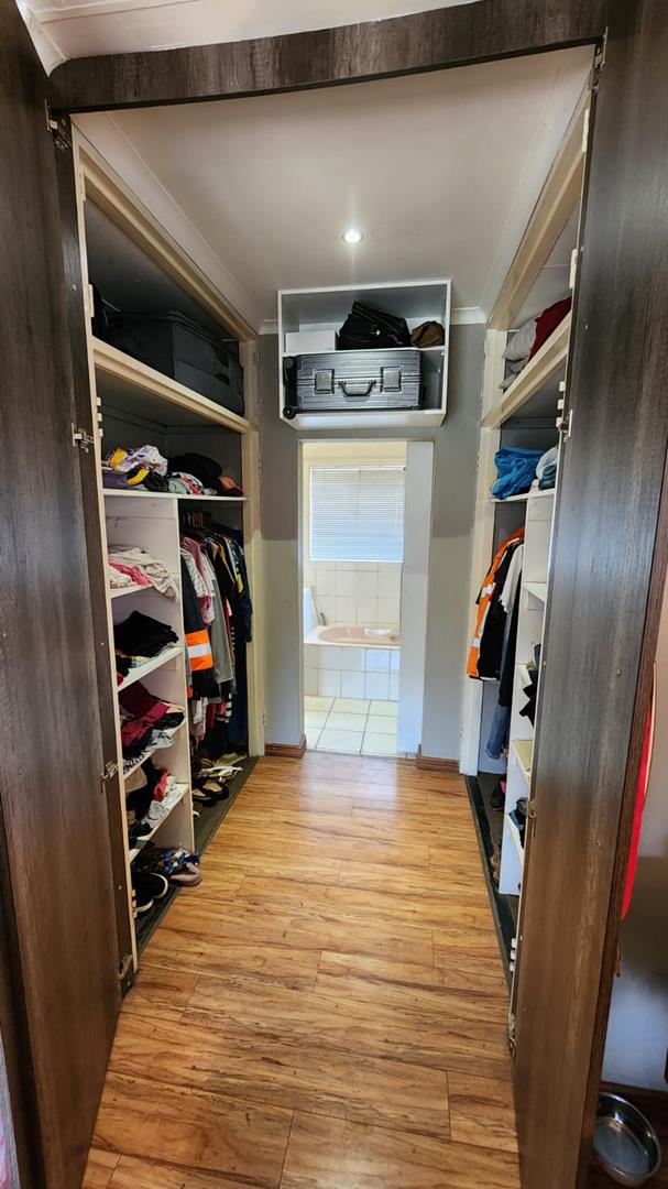 8 Bedroom Property for Sale in Wierdapark Gauteng