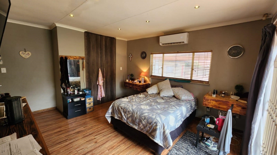 8 Bedroom Property for Sale in Wierdapark Gauteng