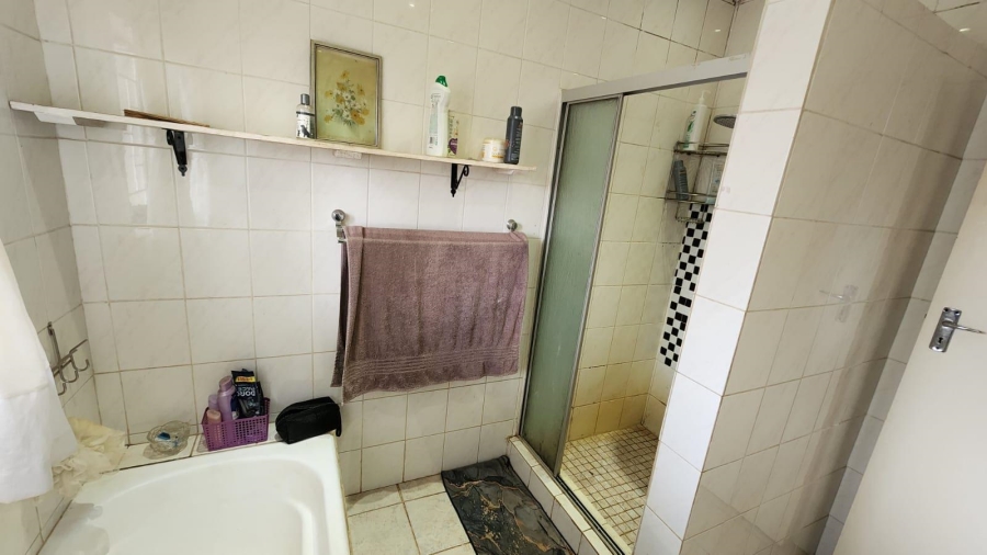 8 Bedroom Property for Sale in Wierdapark Gauteng