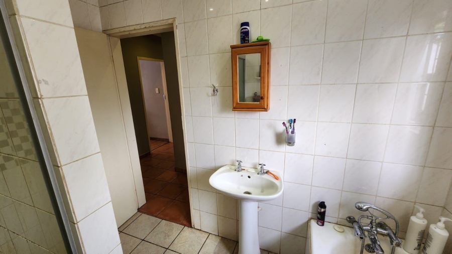 8 Bedroom Property for Sale in Wierdapark Gauteng