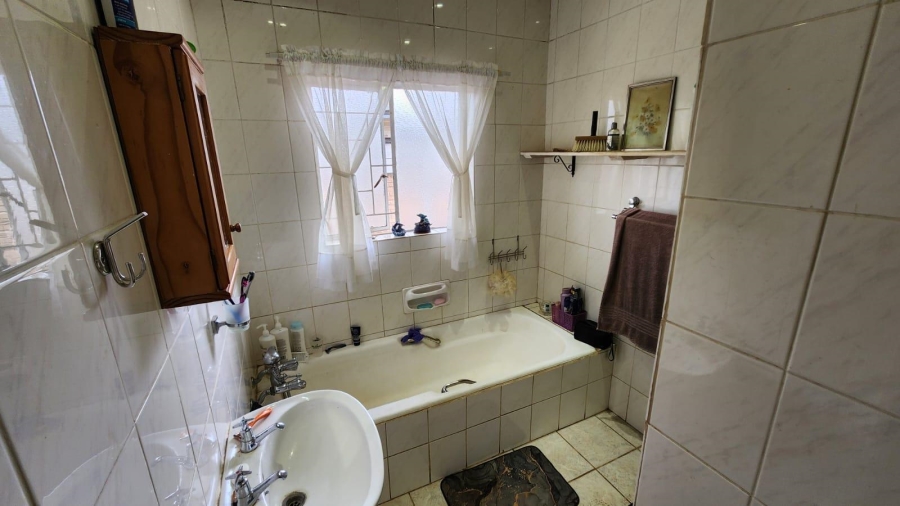 8 Bedroom Property for Sale in Wierdapark Gauteng