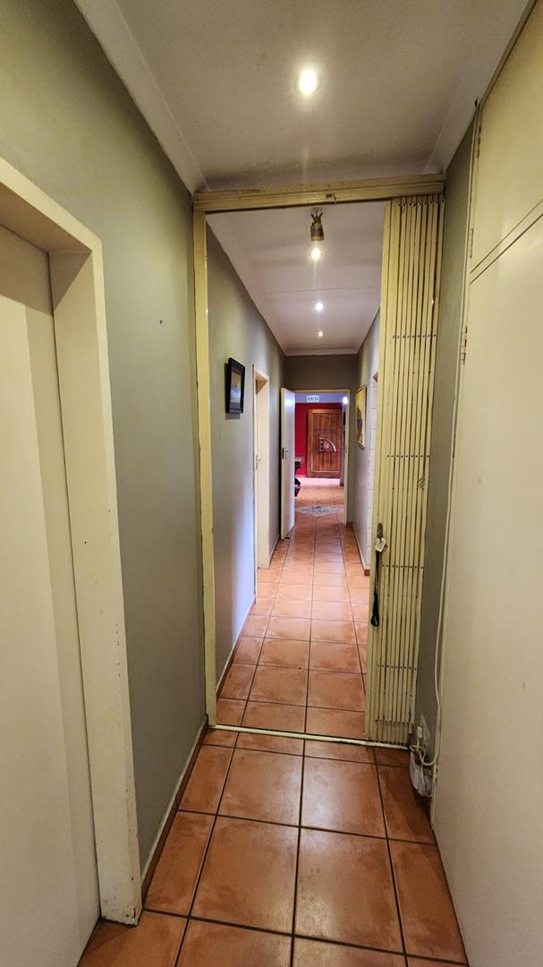 8 Bedroom Property for Sale in Wierdapark Gauteng