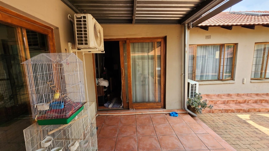 8 Bedroom Property for Sale in Wierdapark Gauteng