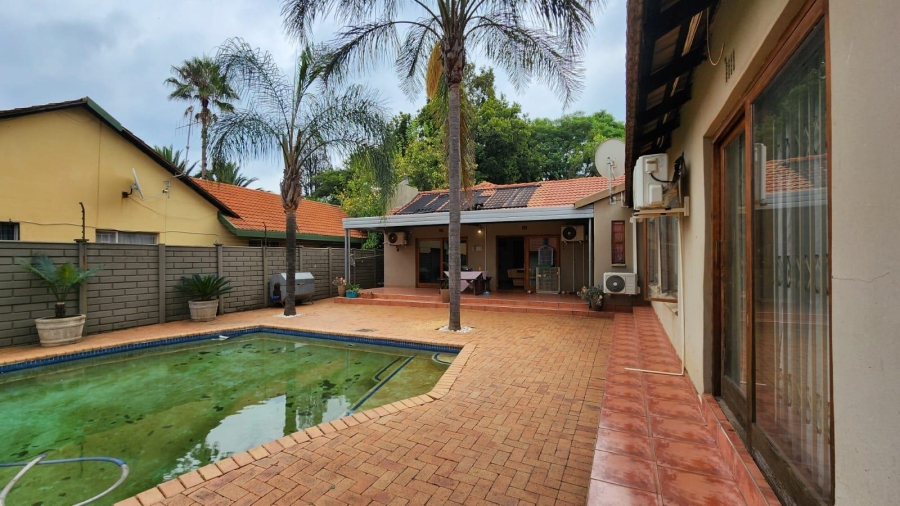8 Bedroom Property for Sale in Wierdapark Gauteng