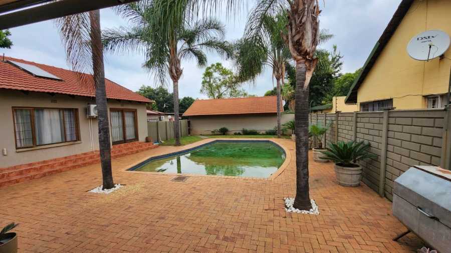 8 Bedroom Property for Sale in Wierdapark Gauteng