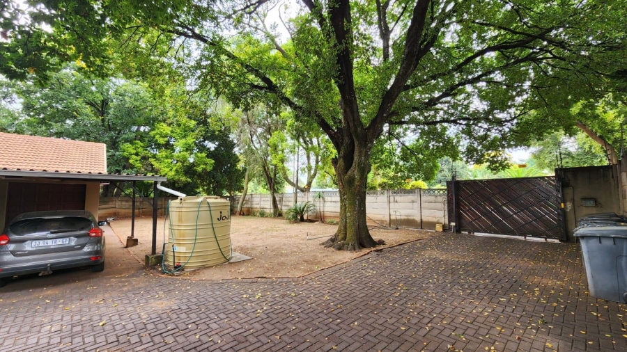 8 Bedroom Property for Sale in Wierdapark Gauteng
