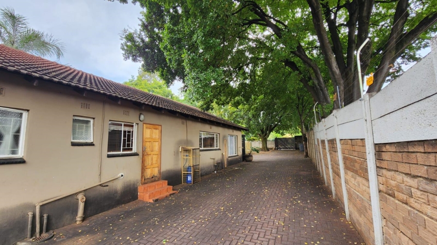 8 Bedroom Property for Sale in Wierdapark Gauteng