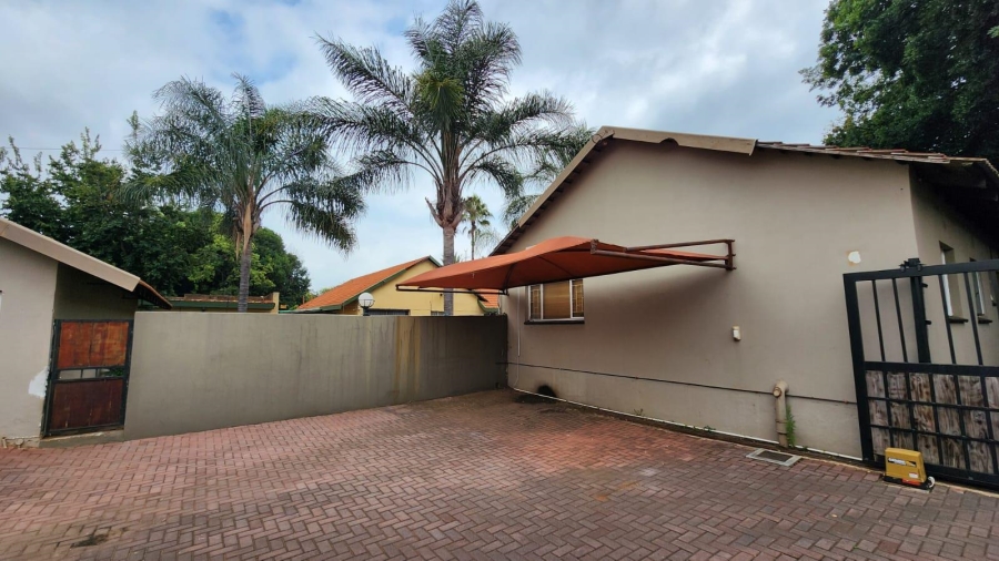 8 Bedroom Property for Sale in Wierdapark Gauteng