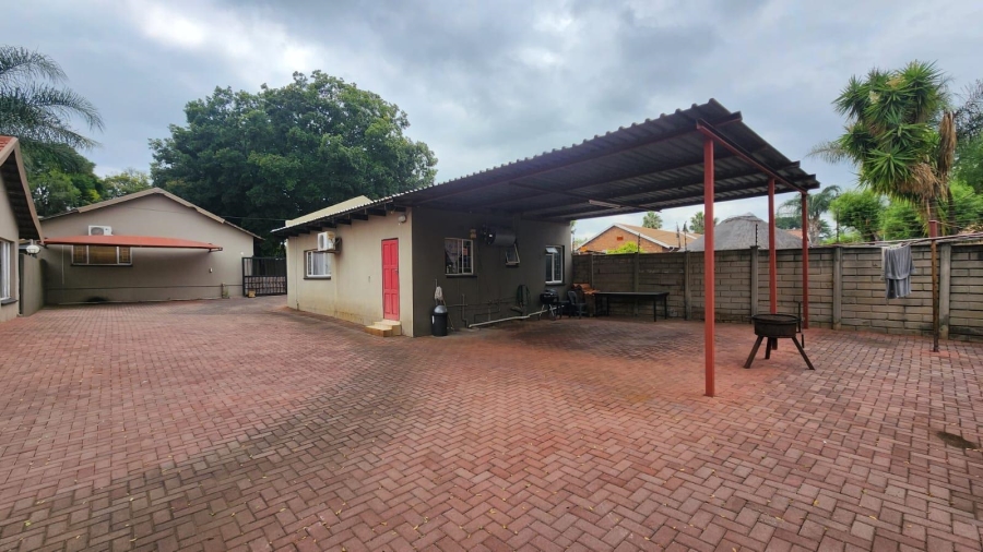 8 Bedroom Property for Sale in Wierdapark Gauteng
