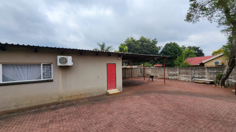 8 Bedroom Property for Sale in Wierdapark Gauteng