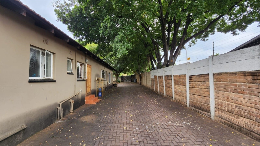 8 Bedroom Property for Sale in Wierdapark Gauteng