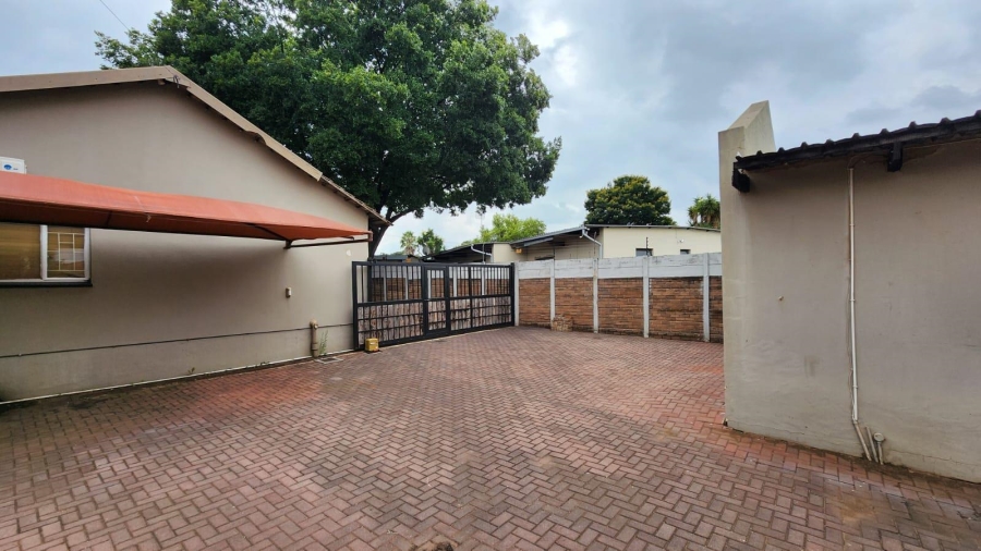 8 Bedroom Property for Sale in Wierdapark Gauteng