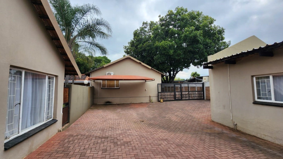 8 Bedroom Property for Sale in Wierdapark Gauteng