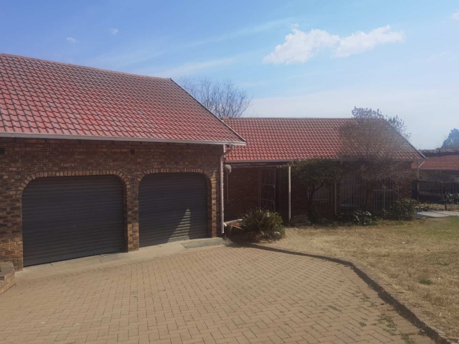 4 Bedroom Property for Sale in Esther Park Gauteng