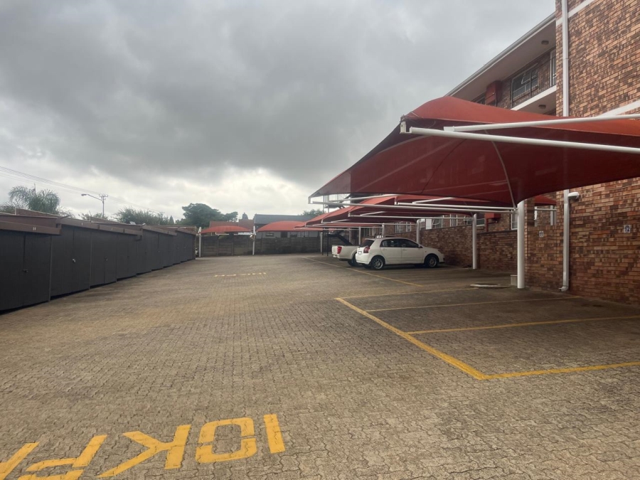 2 Bedroom Property for Sale in Gosforth Park Gauteng