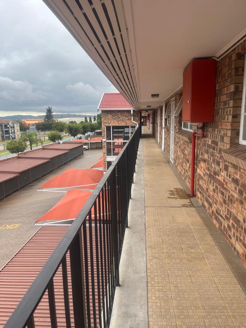 2 Bedroom Property for Sale in Gosforth Park Gauteng