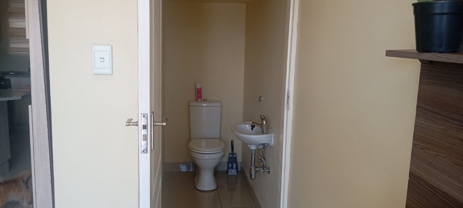 2 Bedroom Property for Sale in Mayberry Park Gauteng