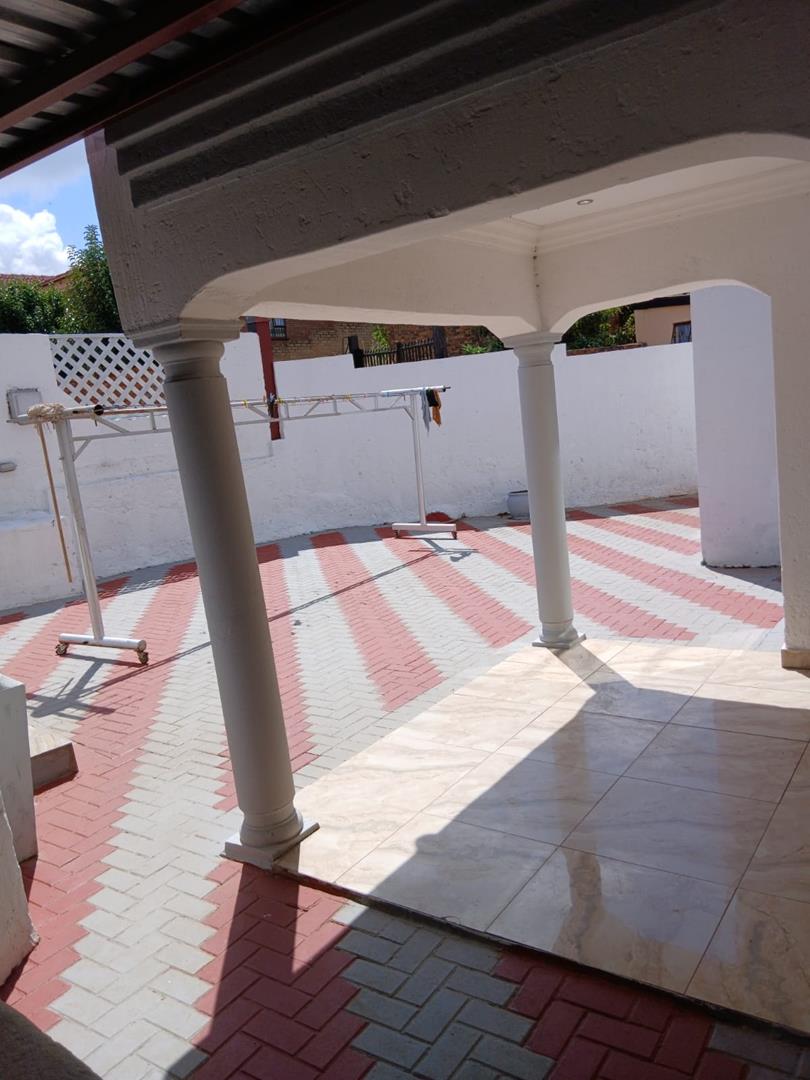 5 Bedroom Property for Sale in Soshanguve M Gauteng