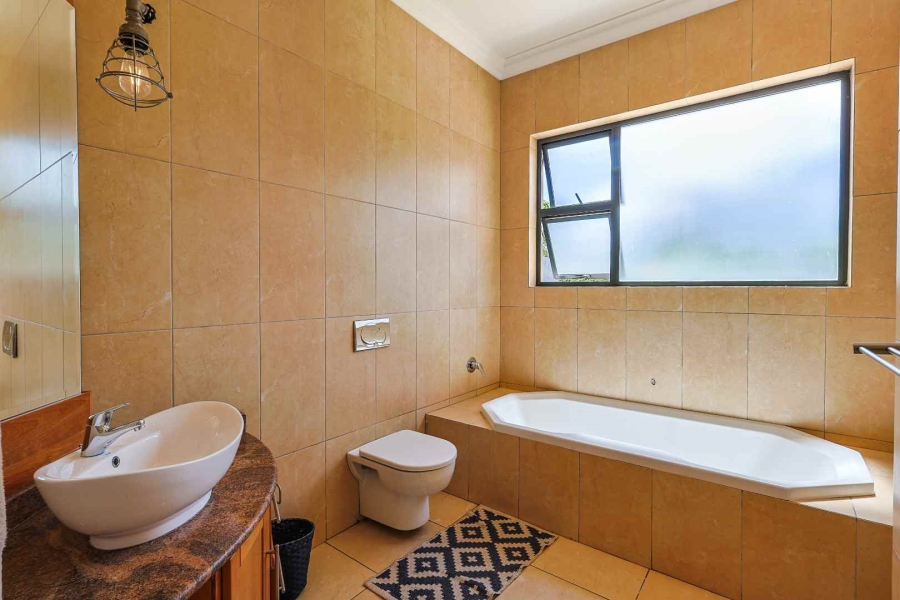 5 Bedroom Property for Sale in Waterkloof Gauteng