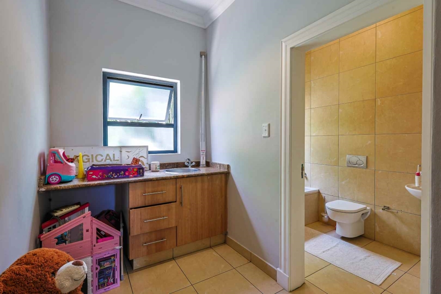 5 Bedroom Property for Sale in Waterkloof Gauteng