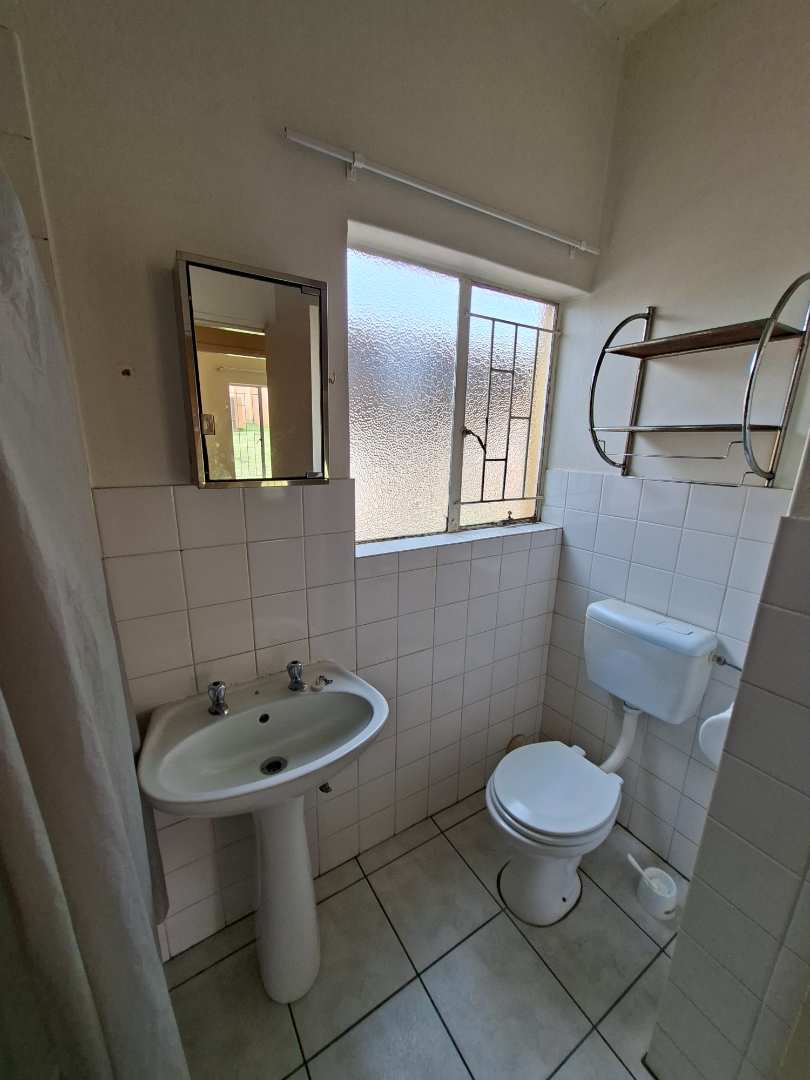 To Let 2 Bedroom Property for Rent in Roodepoort Gauteng