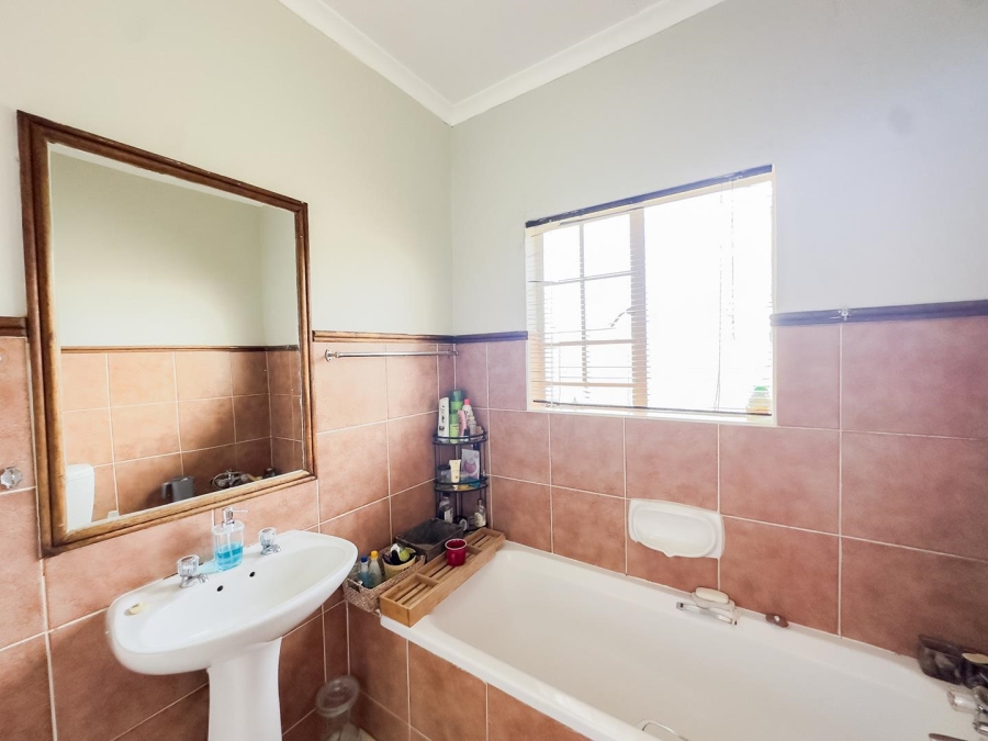 To Let 2 Bedroom Property for Rent in Equestria Gauteng