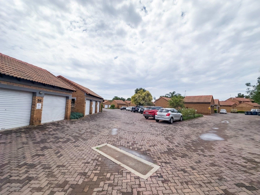 To Let 2 Bedroom Property for Rent in Equestria Gauteng