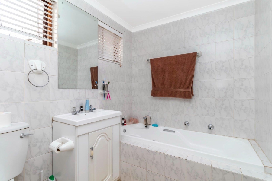 3 Bedroom Property for Sale in Kloofendal Gauteng