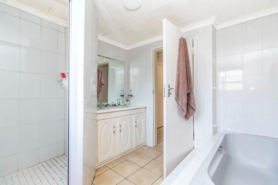 3 Bedroom Property for Sale in Kloofendal Gauteng