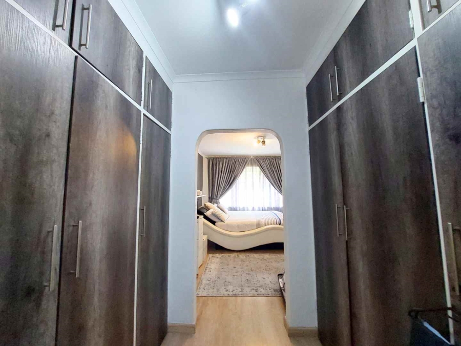 4 Bedroom Property for Sale in Sandown Estate Gauteng