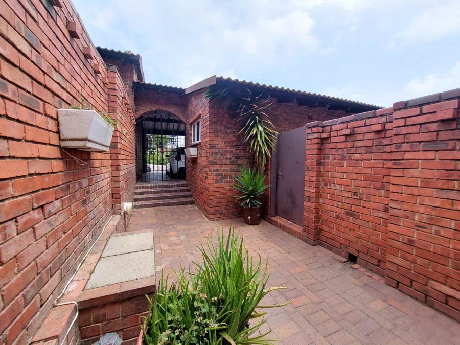 4 Bedroom Property for Sale in Sandown Estate Gauteng