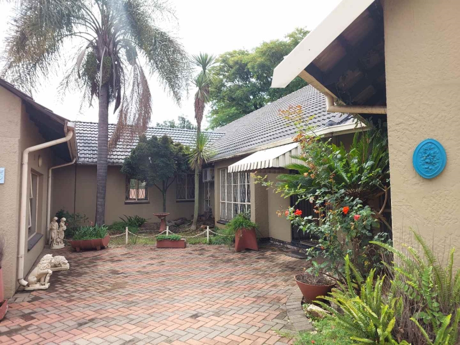 To Let 5 Bedroom Property for Rent in Bramley Gauteng