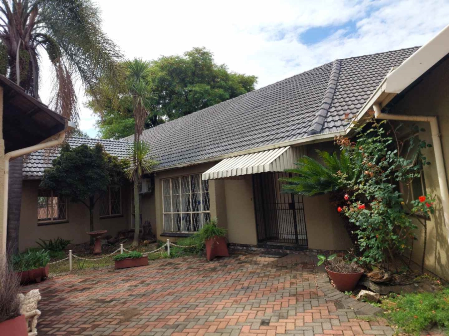 To Let 5 Bedroom Property for Rent in Bramley Gauteng