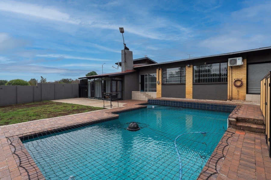 3 Bedroom Property for Sale in South Crest Gauteng