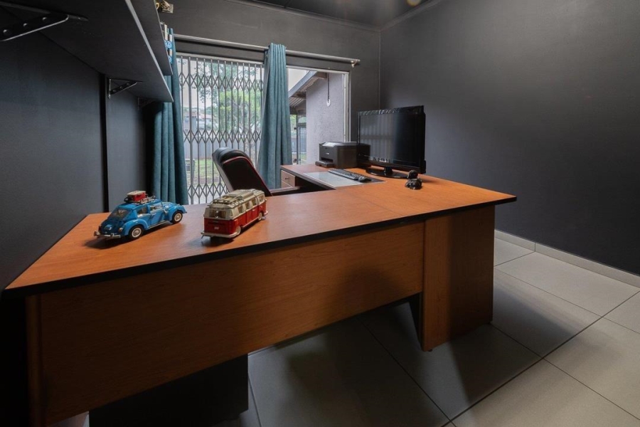 3 Bedroom Property for Sale in South Crest Gauteng