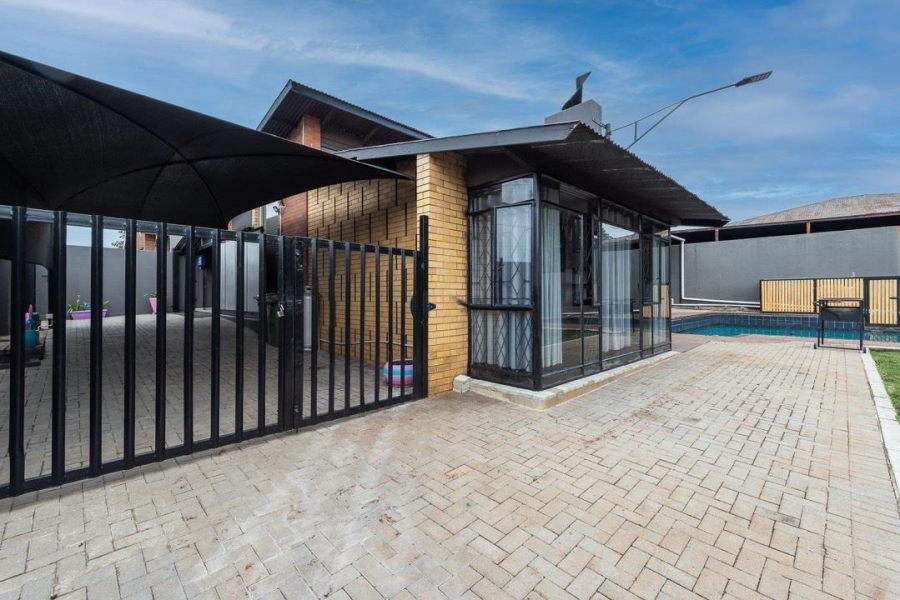 3 Bedroom Property for Sale in South Crest Gauteng