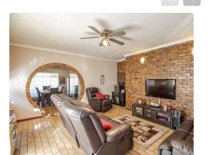 4 Bedroom Property for Sale in Dersley Gauteng