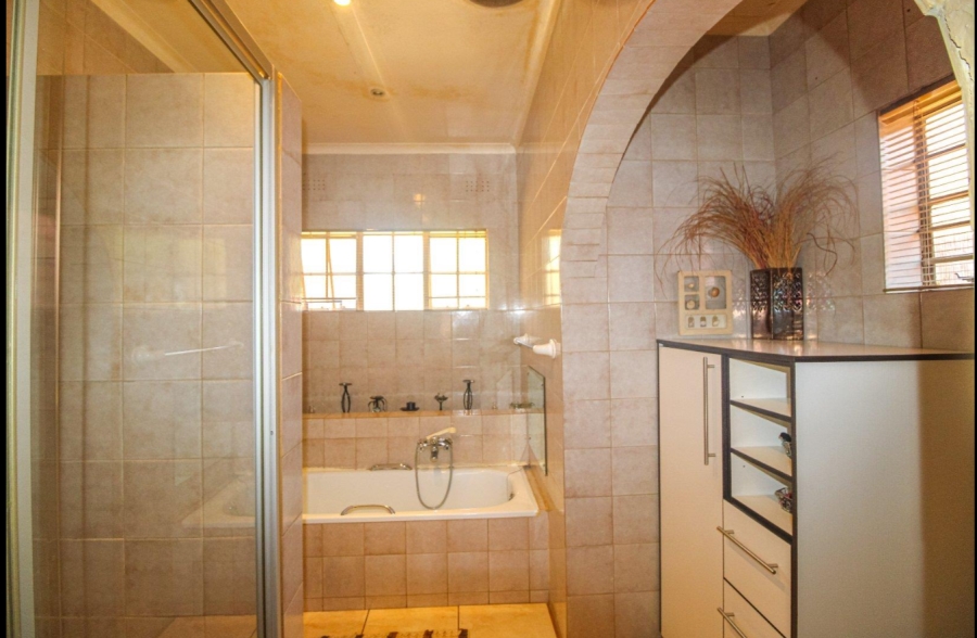 4 Bedroom Property for Sale in Dersley Gauteng