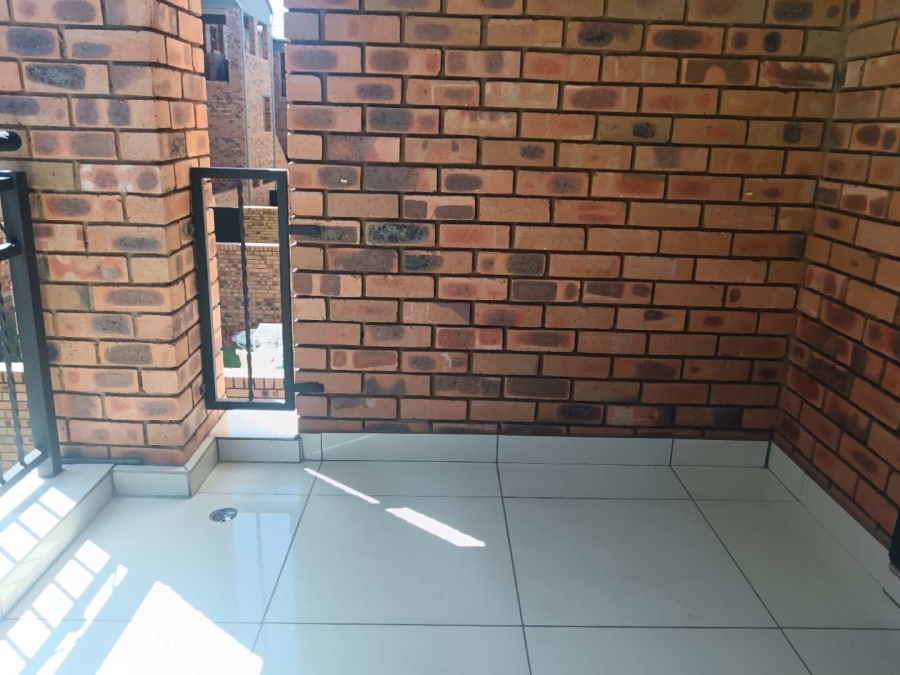 2 Bedroom Property for Sale in Ravenswood Gauteng