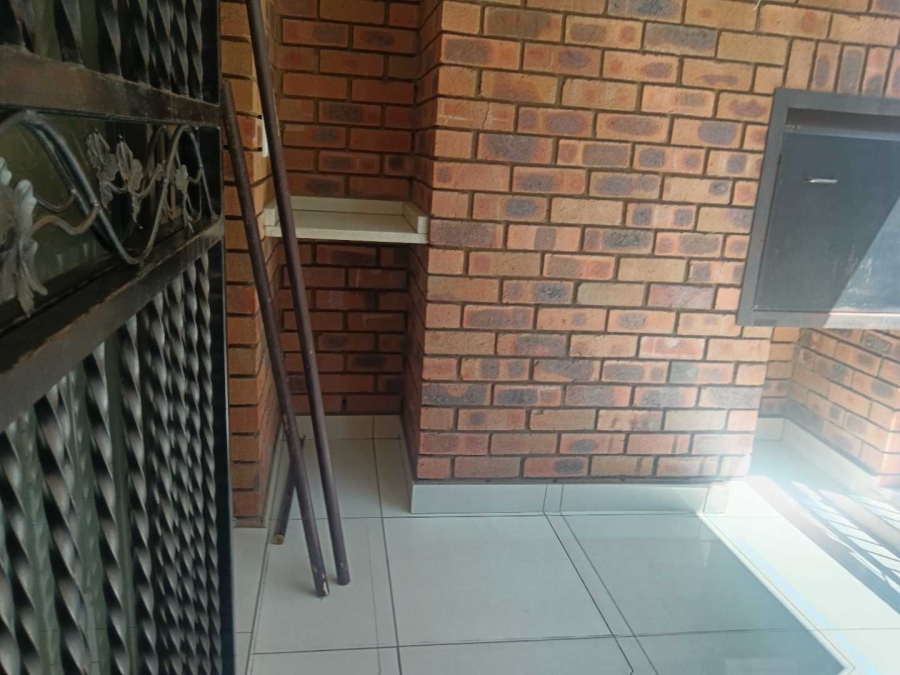 2 Bedroom Property for Sale in Ravenswood Gauteng