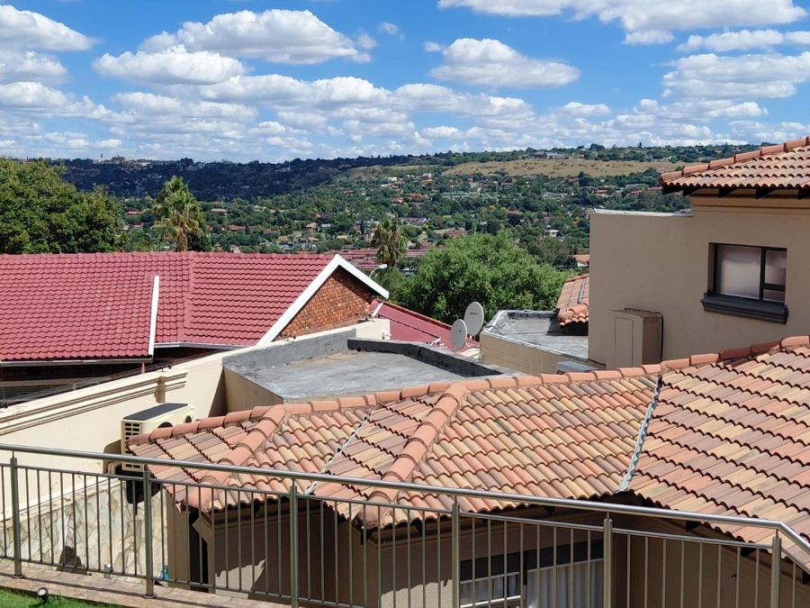 To Let 4 Bedroom Property for Rent in Roodekrans Gauteng