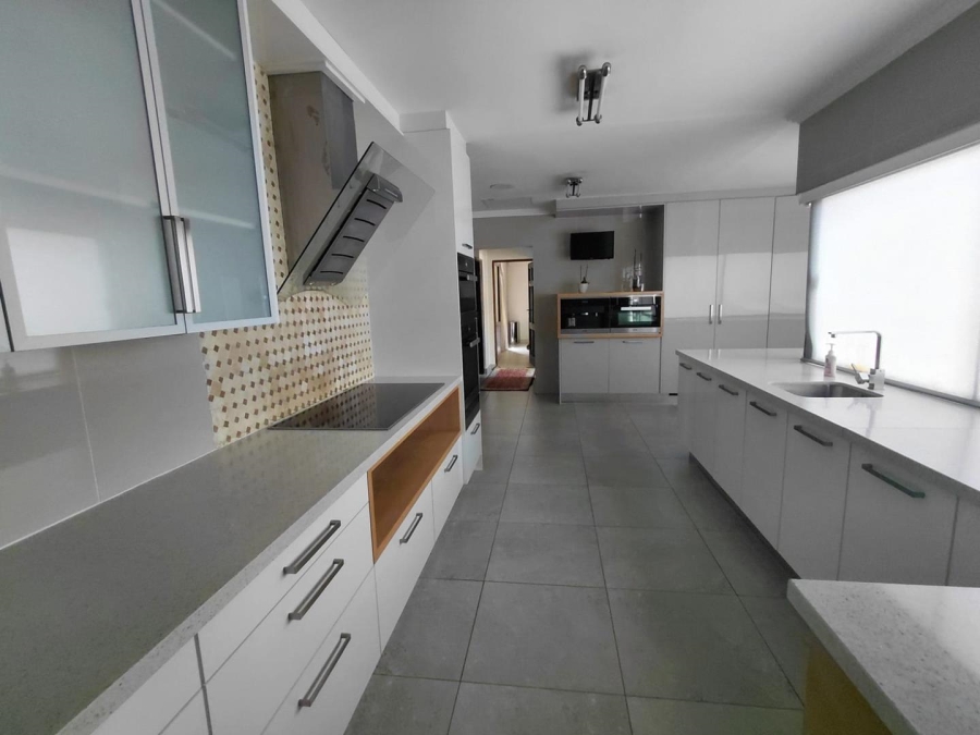 To Let 4 Bedroom Property for Rent in Roodekrans Gauteng