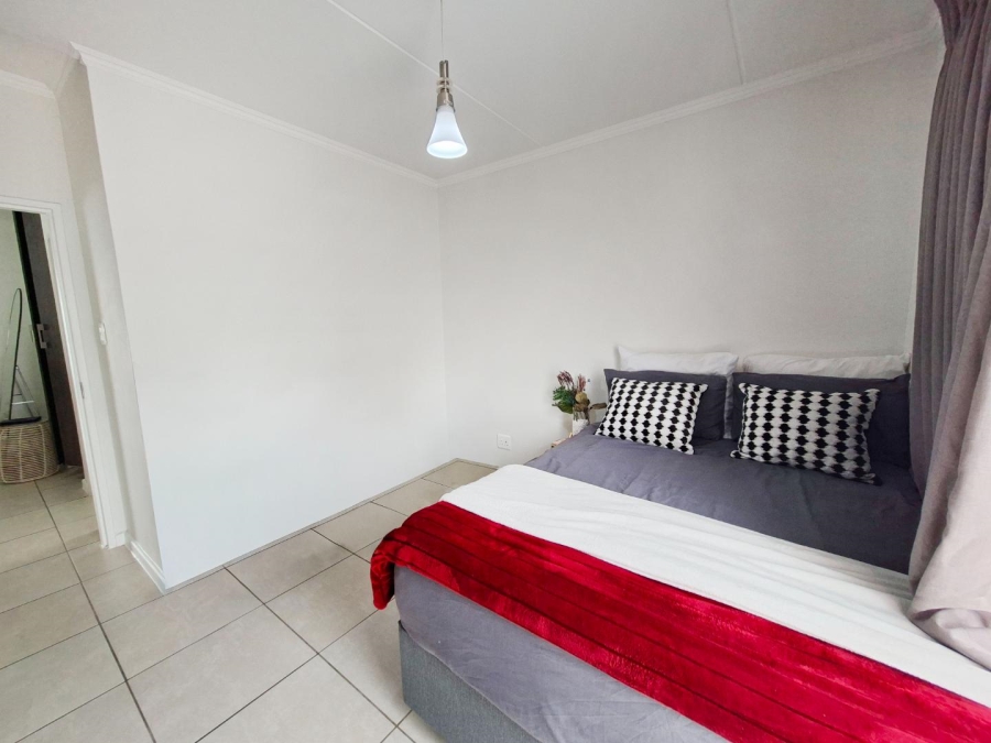 To Let 2 Bedroom Property for Rent in Petervale Gauteng