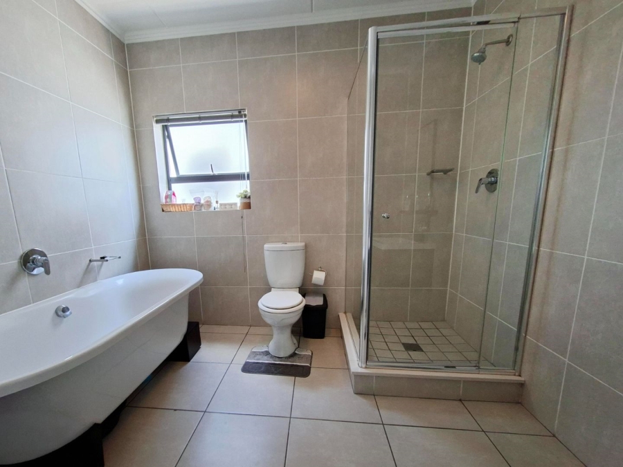 To Let 2 Bedroom Property for Rent in Petervale Gauteng