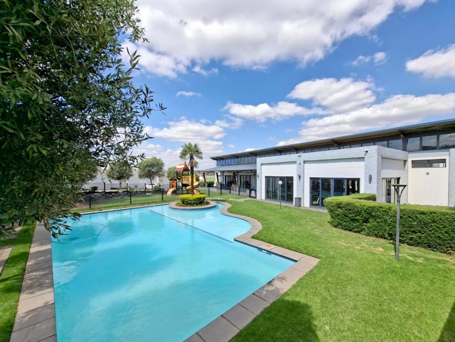 To Let 2 Bedroom Property for Rent in Petervale Gauteng