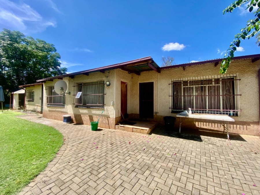 10 Bedroom Property for Sale in Magaliesmoot AH Gauteng