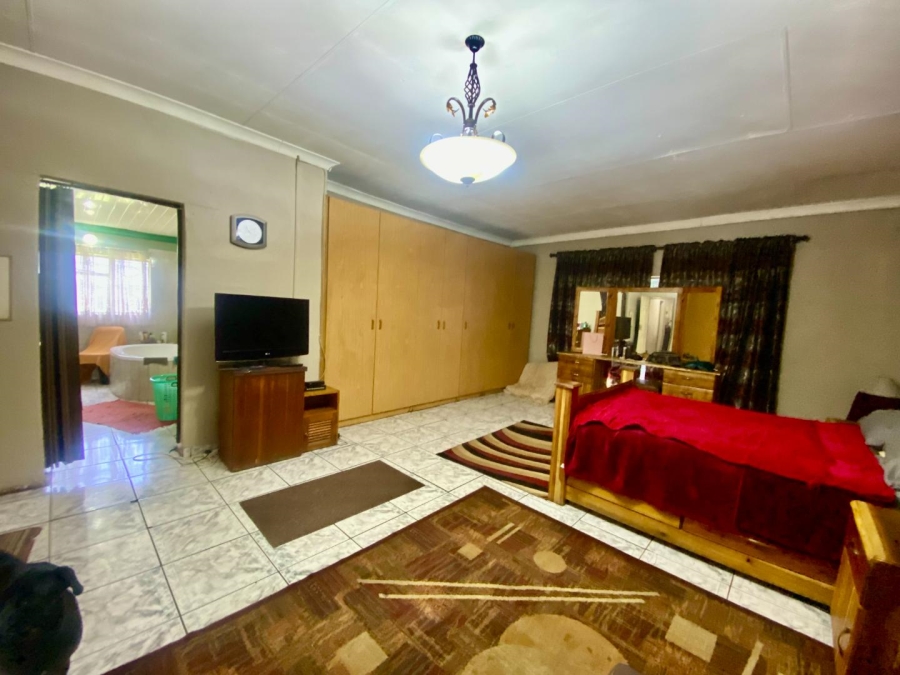 10 Bedroom Property for Sale in Magaliesmoot AH Gauteng