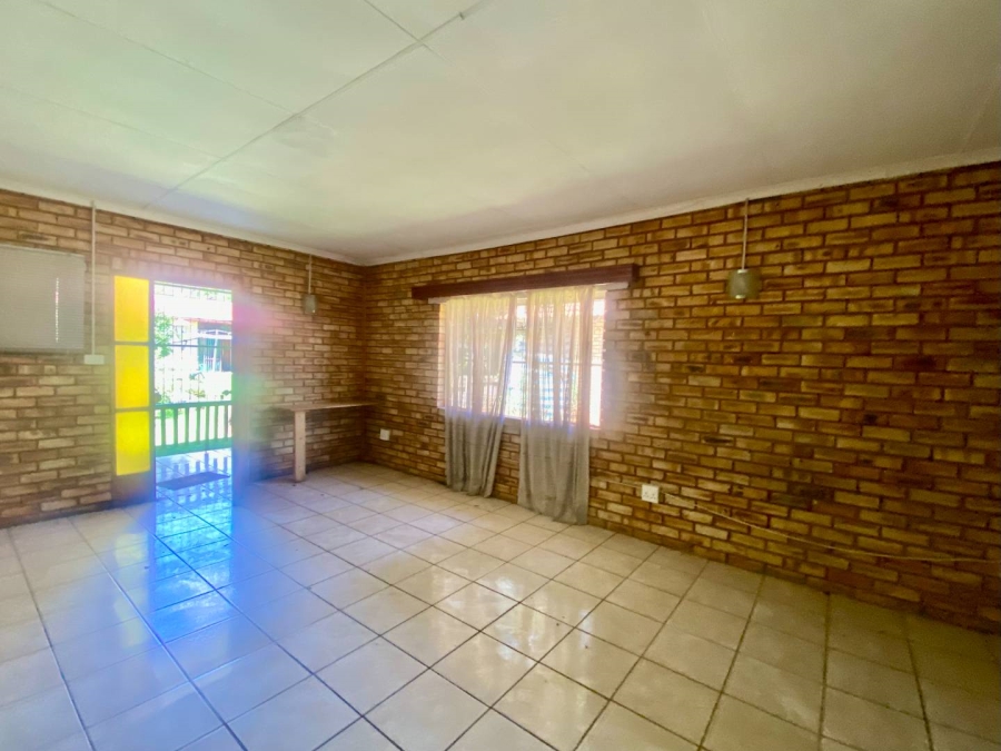 10 Bedroom Property for Sale in Magaliesmoot AH Gauteng