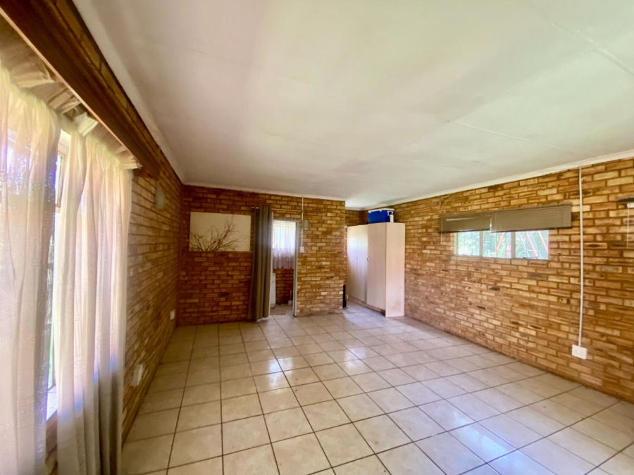 10 Bedroom Property for Sale in Magaliesmoot AH Gauteng