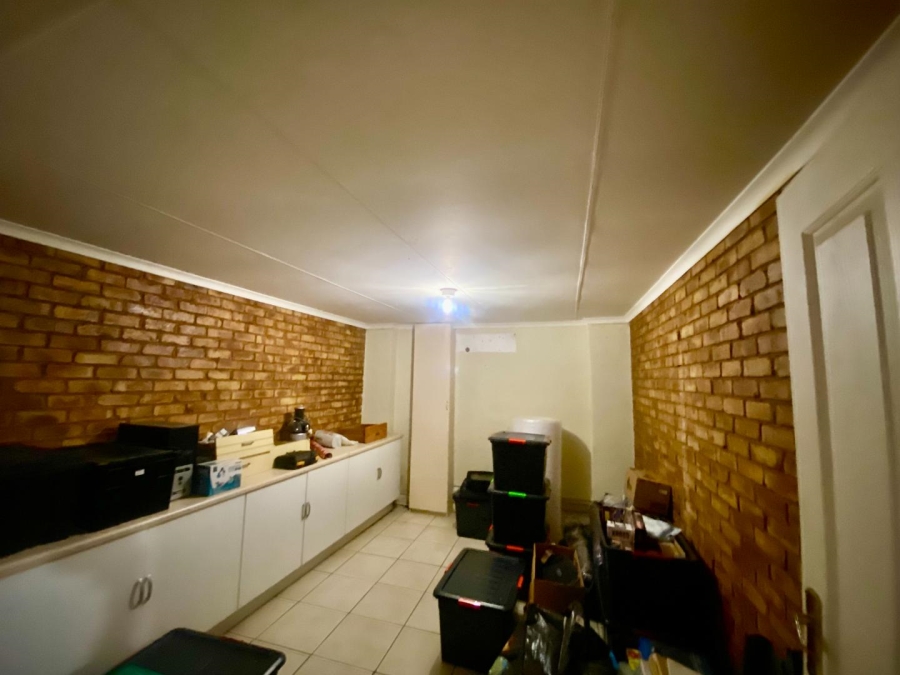 10 Bedroom Property for Sale in Magaliesmoot AH Gauteng